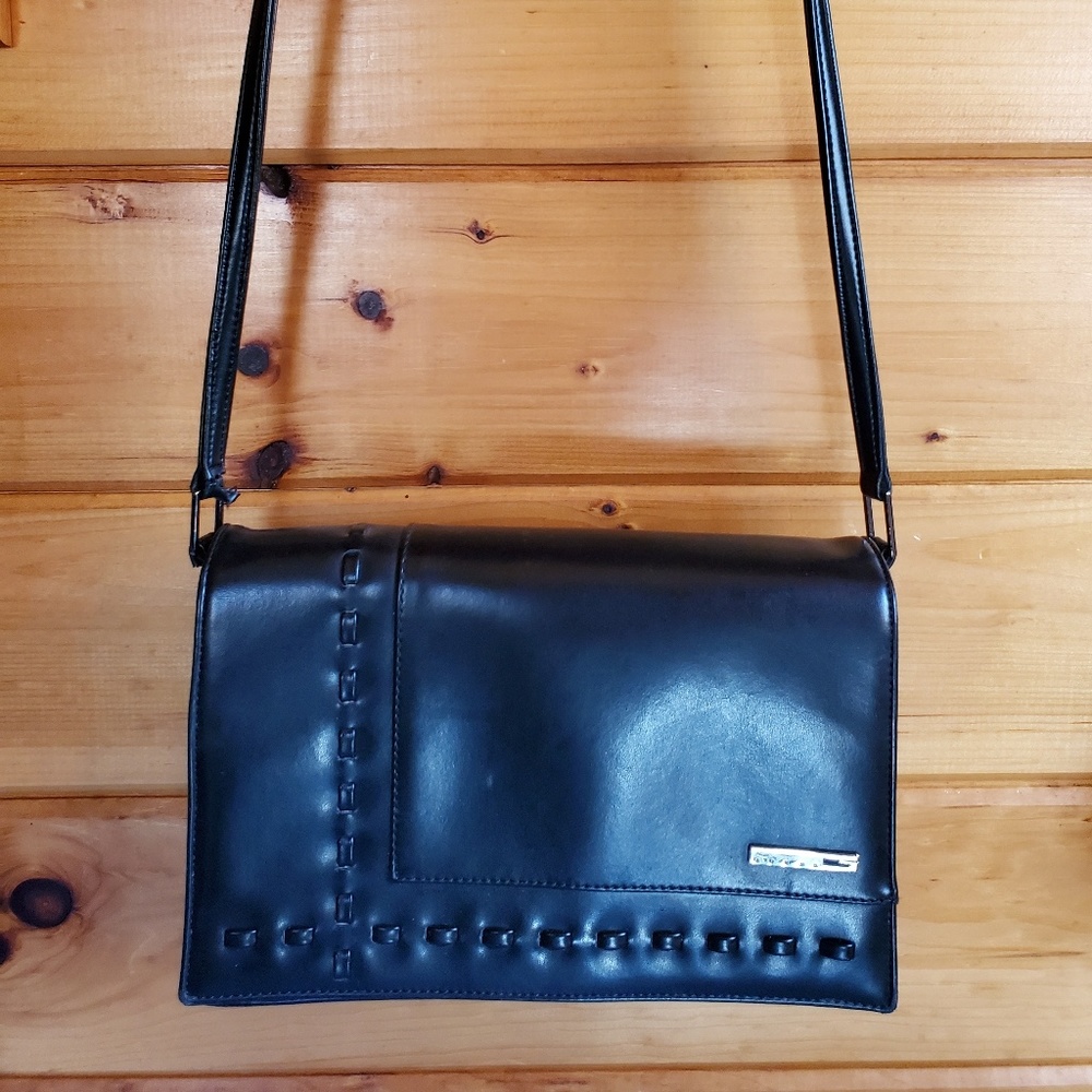 Guess black bag, adjustable strap